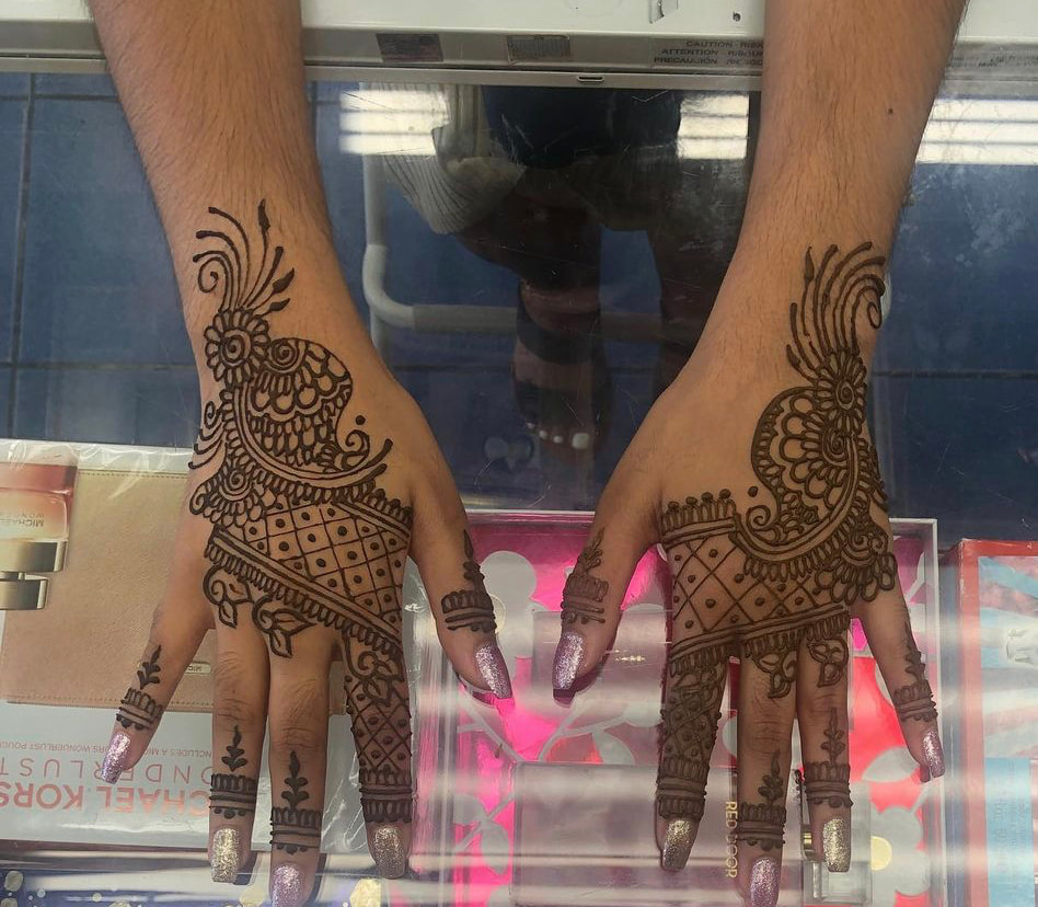 Simple henna design looking cute 🥰 🥰🥰🥰 . We already taking bookings for  august • • Please like and comment 🙏🙏�... | Instagram